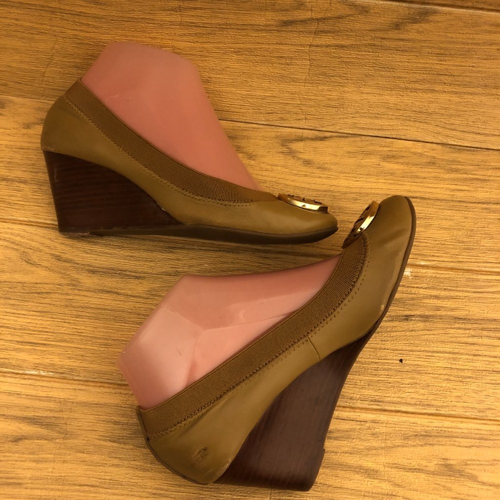 Tory Burch Caroline Wedge heeled slip on leather, 7 - Picture 4 of 14